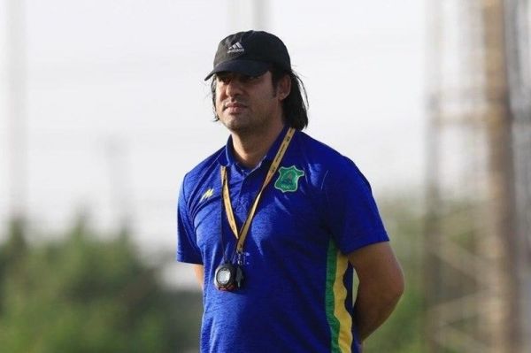 سراج یک هفته مسابقات تعطیل شود تا استقلال و فولاد بازی کنند