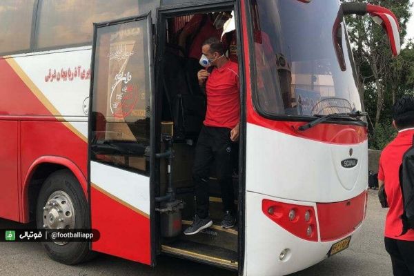  گزارش تصویری  ورود پرسپولیس و ماشین‌سازی به ورزشگاه بنیان دیزل