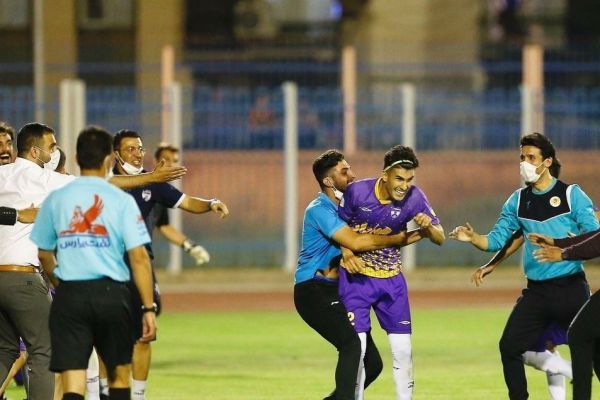  درگیری شدید در دیدار هوادار و آلومینیوم  یک سرباز نیروی انتظامی بیهوش شد