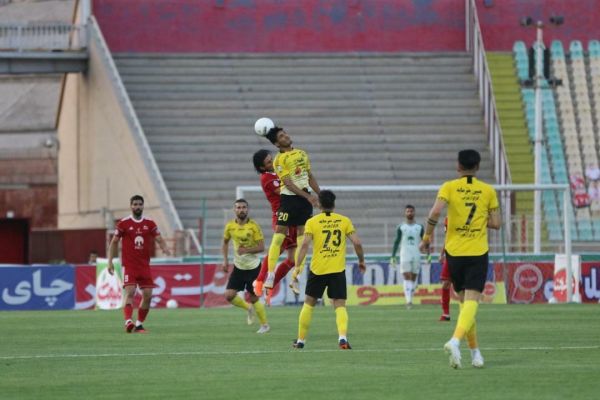  خروج قطعی سپاهان از مسیر قهرمانی شانس کم استقلال، تراکتور و فولاد