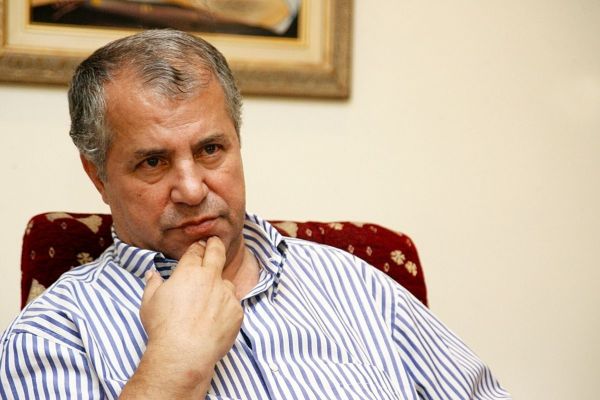 از معدود تکلهای عمر فوتبالی علی پروین عکس