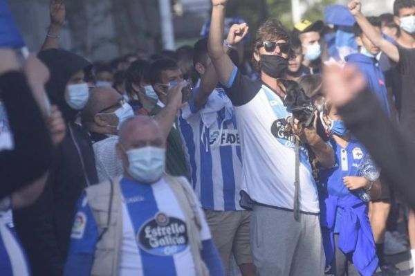  دیپورتیوو لاکرونیا سقوط به دسته ۳ را قبول ندارد؛ لیگ فصل بعد را ۲۴ تیمی کنید