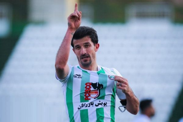 درخواست ذوب آهن از سازمان لیگ؛ کارت قرمز حدادی فر را پاک کنید