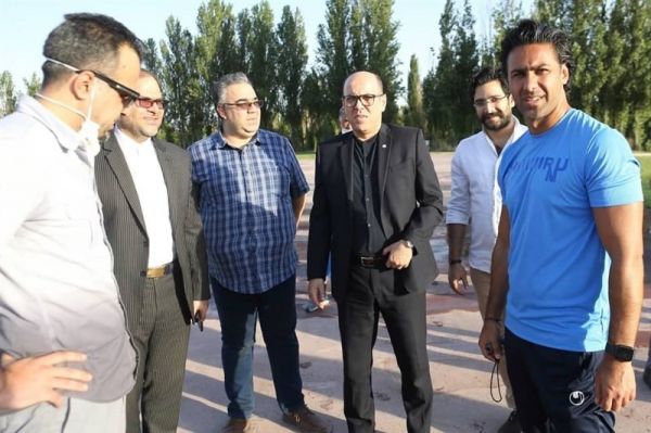 حضور مدیرعامل استقلال در تمرین آبیپوشان