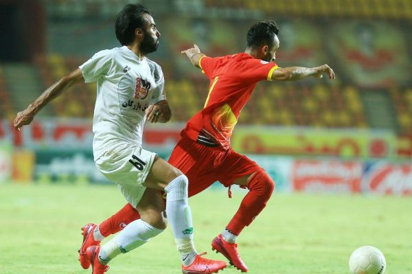  فولاد 2-1 ذوب آهن  فولاد قهرمانی پرسپولیس را به تاخیر انداخت