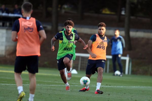 گمانهزنی درباره آینده صیادمنش؛ در فنرباغچه میماند