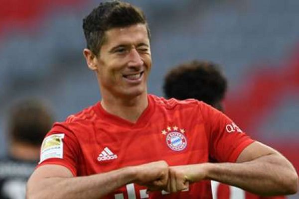 مدیرعامل بایرن لغو مراسم توپ طلا بی انصافی در حق لواندوفسکی بود