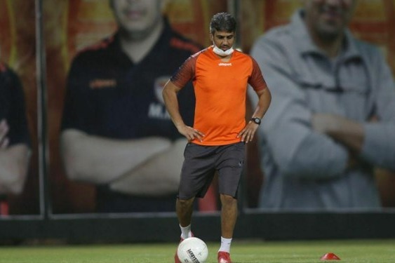  مربی دروازه‌بان‌های فولاد   دوره بوقچی به زمین آوردن و فحاشی تمام شده