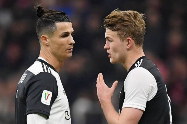 فان باستن دلیخت در رئال مادرید و بارسلونا چیزهای بیشتری یاد میگرفت