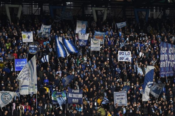 اعتراض شدید هواداران اسپال به سقوط تیمشان؛ «سر خوک» به تمرین بردند