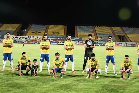  کاظم فرحانی   آب معدنی نداریم، وزارت نفت یک دستمال کاغذی هم به ما نمی دهد