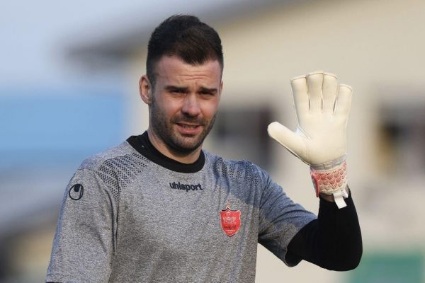 سوال روز چه کسانی ابتدای فصل مخالف حضور رادو در پرسپولیس بودند