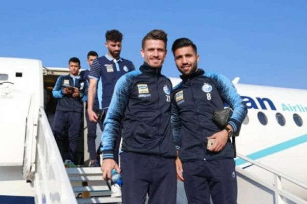 استقلال ساعت ۱۶ پرواز میکند