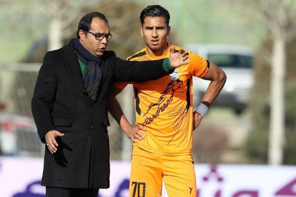  ربیعی  قراردادم را تمدید کرده‌ام ولی در پایان فصل باز هم با باشگاه صحبت می‌کنم