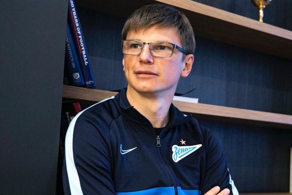 عکس؛ ستاره سابق آرسنال شبیه «بیل گیتس» شد