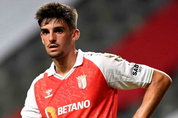 پیشنهاد 50 میلیونی لسترسیتی به بازیکنی که هنوز برای بارسلونا بازی نکرده