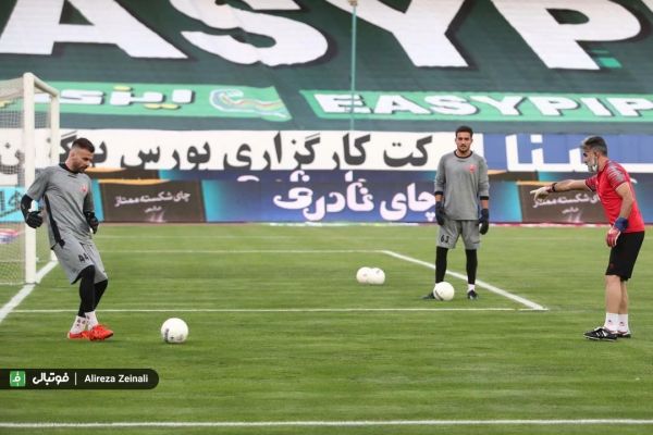 گزارش تصویری گرم کردن بازیکنان پرسپولیس و ذوبآهن قبل از بازی