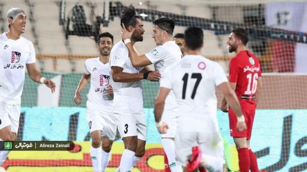 پرسپولیس صفر - ذوب آهن یک شکست در شب جشن ذوب به ماندن امیدوار شد