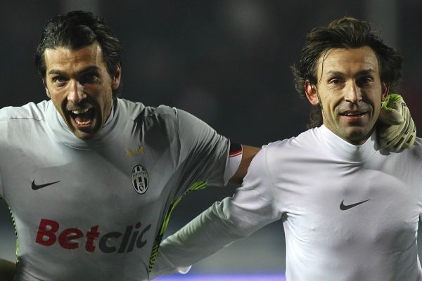  تبریک بامزه‌ی بوفون به پیرلو  باید تو را آقای سرمربی خطاب کنم