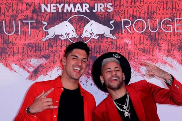  مدافع سابق پاریسن ژرمن  میهمانی‌های ما در پاریس اندکی غیر معمولی بود