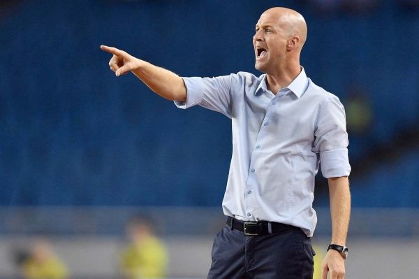  وینگر سابق بارسلونا و منچستریونایتد مربی شنژان چین شد