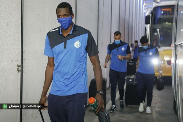  گزارش تصویری  ورود بازیکنان استقلال و پیکان به ورزشگاه