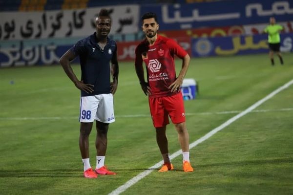 حاشیه دیدار گلگهر - پرسپولیس تونل افتخار گلگهریها برای پرسپولیس