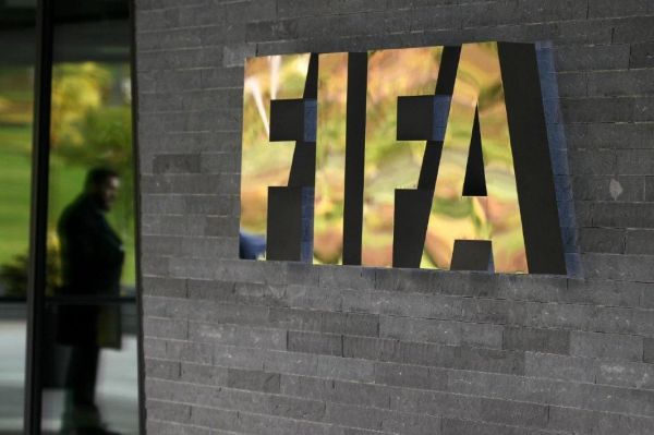  سوال روز  چرا فدراسیون فوتبال نمی تواند به کمیته تعیین وضعیت بازیکنان و مربیان فیفا اعتراض کند