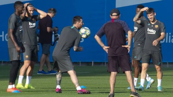 بارسلونا فقط هشت بازیکن را غیرقابل فروش میداند