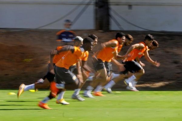  مشکلات شدید مالی والنسیا؛ بازیکنان  پول می‌خواهیم نه تضمین