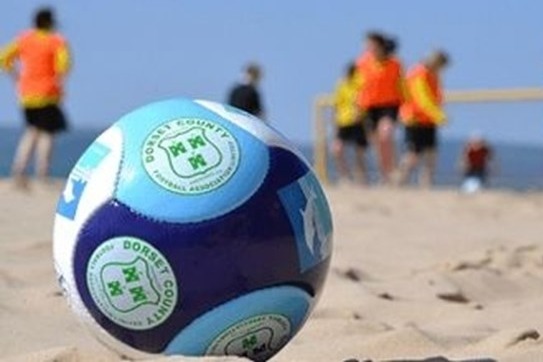 لیگ برتر فوتبال ساحلی پارس جنوبی منطقه آزاد را شکست داد