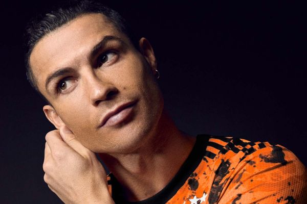  رونمایی از لباس سوم یوونتوس برای فصل ۲۱-۲۰۲۰