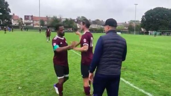  پا به توپ شدن مدافع اسبق منچستر در لیگ دسته ۱۱ انگلیس