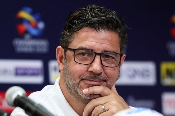  سرمربی النصر  سپاهان بازیکنان خوبی دارد  برای رسیدن به پیروزی باید بهترین عملکرد گروهی را داشته باشیم