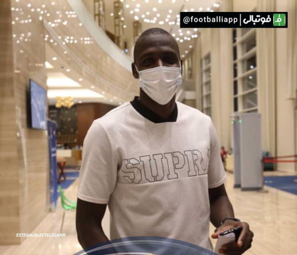  شیخ دیاباته مهاجم تیم فوتبال استقلال دقایقی قبل به اردوی این تیم در شهر دوحه اضافه شد