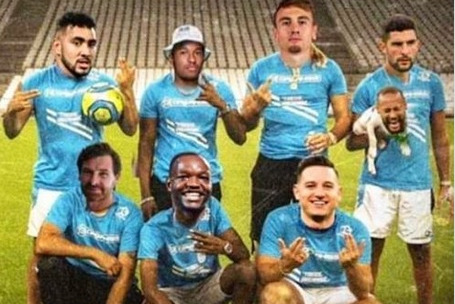 ادامه حواشی در فرانسه؛ قرار دادن تصویر سر نیمار روی یک سگ توسط پایت