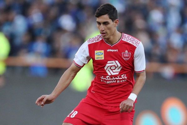 سوال روز نادری در پرسپولیس می ماند یا می رود