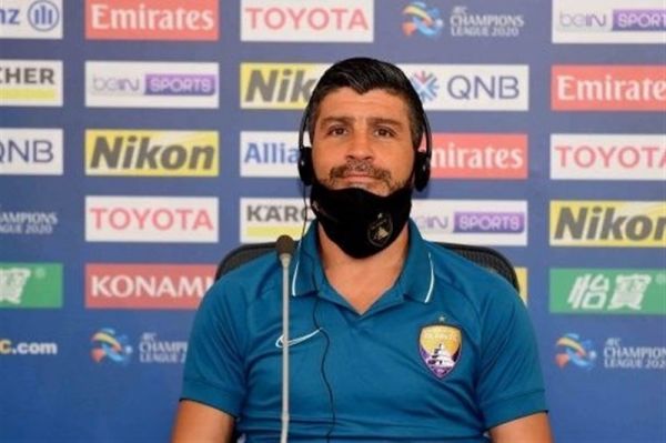 امانوئل سپاهان با سازماندهی بازی میکند