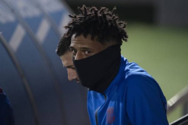  خشم هواداران بارسلونا از قرار گرفتن تودیبو در لیست فروش  نابینا هستید