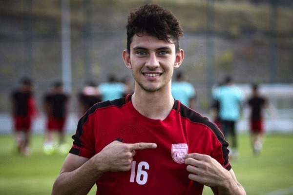  محمدرضا آزادی با تراکتور فسخ کرد