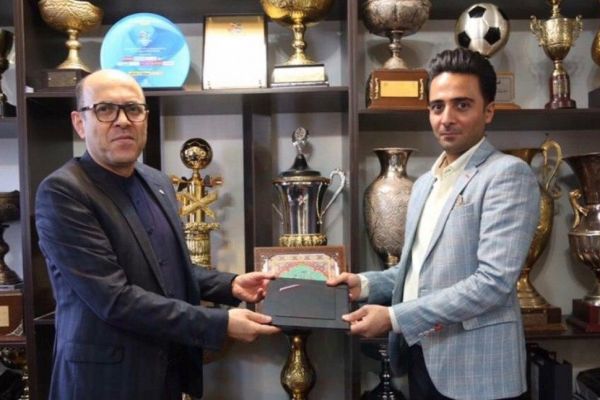 نوروزی از استقلال می رود