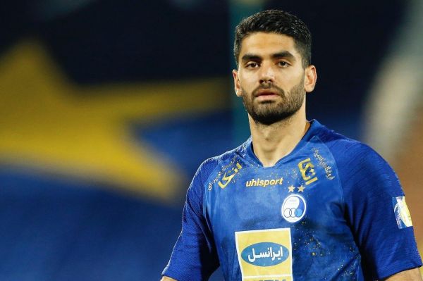  کمپانی به دنبال جذب هافبک استقلال