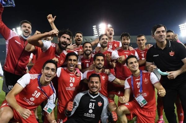  پرسپولیسی‌ها در محاصره هواداران  لک و عبدی به سختی فرودگاه را ترک کردند
