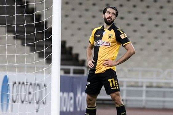 هفته چهارم لیگ یونان شکست آاک آتن 10 نفره با حضور انصاریفرد