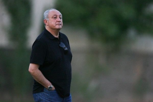  بهتاش فریبا  همه تیم‌ها مشغول آماده‌سازی هستند اما استقلال هنوز سرمربی ندارد