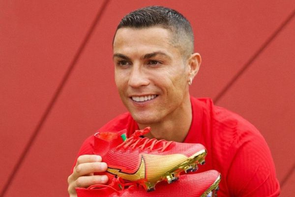 عکس رونمایی از استوکهای جدید کریستیانو رونالدو
