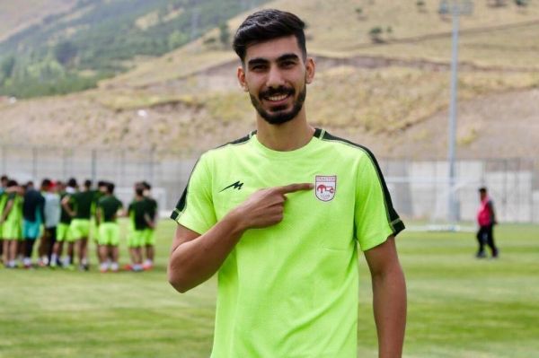  رضا شکاری در تراکتور ماندگار شد