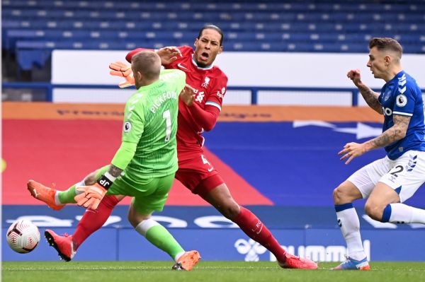 واکنش رختکن لیورپول به خطای وحشتناک پیکفورد روی فن دایک چه بود