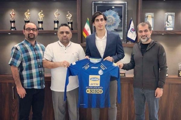 مدافع چپ سرخپوشان چطور آبیپوش شد