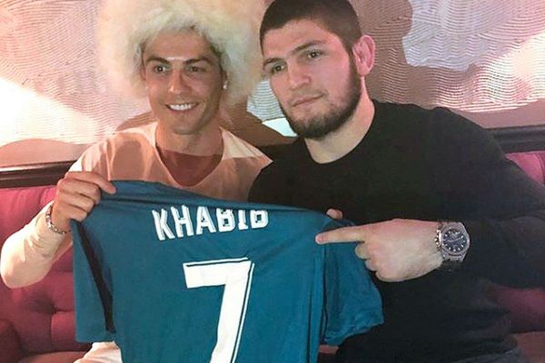 ماجرای روزی که رونالدو کلاه پاپاخ پوشید و سلامعلیکم گفت